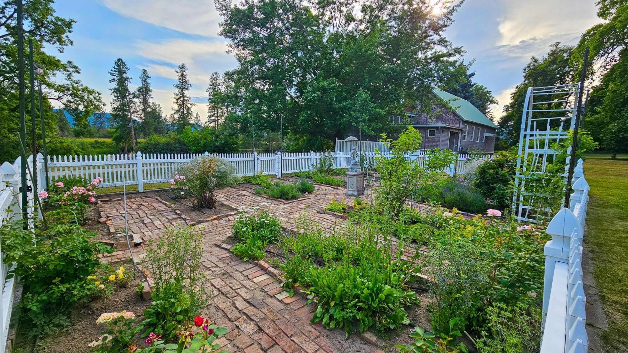 Gardenview Estate Bed And Breakfast Kettle Falls Екстер'єр фото